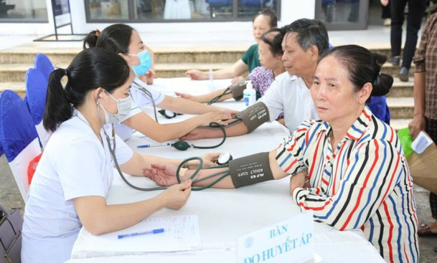 Gần 30% d&acirc;n số cả nước đ&atilde; được kh&aacute;m sức khỏe định kỳ, kh&aacute;m s&agrave;ng lọc miễn ph&iacute;