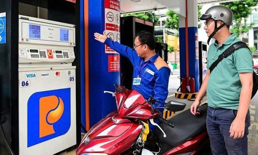 Gi&aacute; xăng tiếp tục giảm