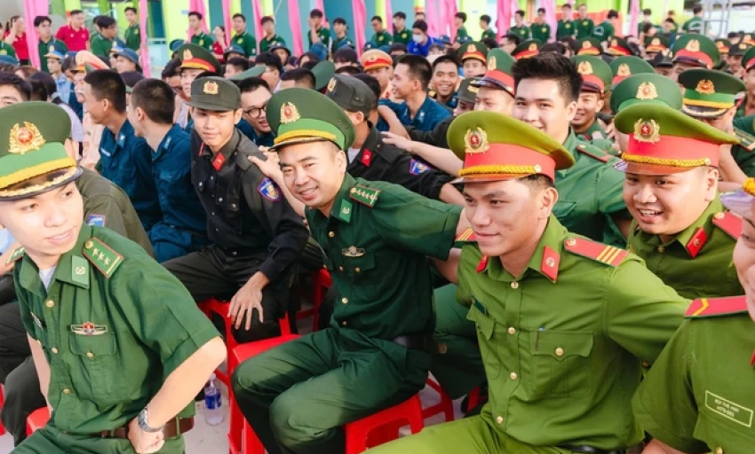 H&agrave;nh tr&igrave;nh v&igrave; cộng đồng của người trẻ lực lượng vũ trang