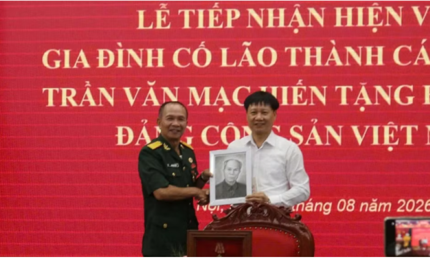 Hiến tặng gần 200 t&agrave;i liệu, hiện vật của nh&agrave; l&atilde;o th&agrave;nh c&aacute;ch mạng Trần Văn Mạc cho Bảo t&agrave;ng Đảng Cộng sản Việt Nam