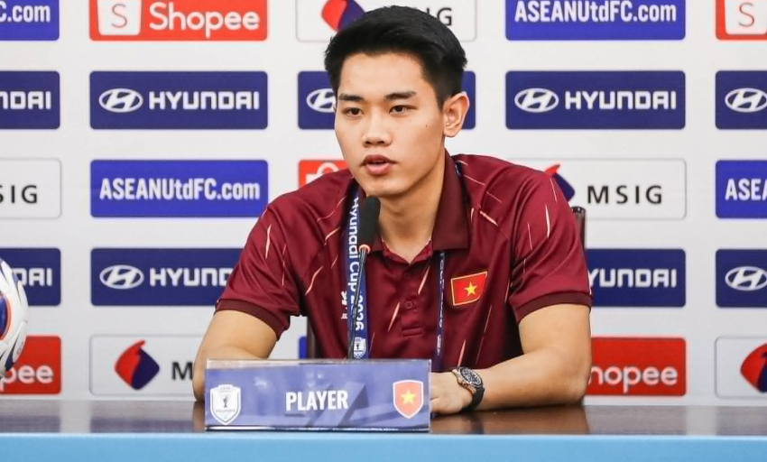 HLV Kim Sang Sik: 'Nếu v&ocirc; địch, t&ocirc;i muốn được nhảy ăn mừng c&ugrave;ng Đ&igrave;nh Bắc'