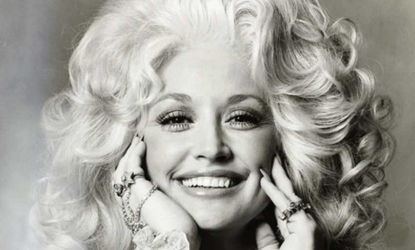 Huyền thoại nhạc đồng qu&ecirc; Dolly Parton qua đời, &ocirc;ng Trump ra lệnh cả nước treo cờ rủ