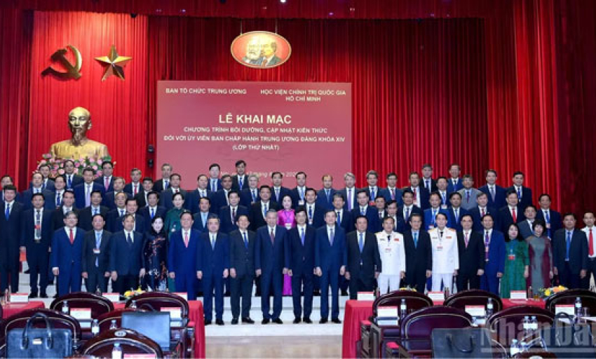 Khai mạc chương tr&igrave;nh bồi dưỡng, cập nhật kiến thức đối với Ủy vi&ecirc;n Trung ương Đảng kh&oacute;a XIV