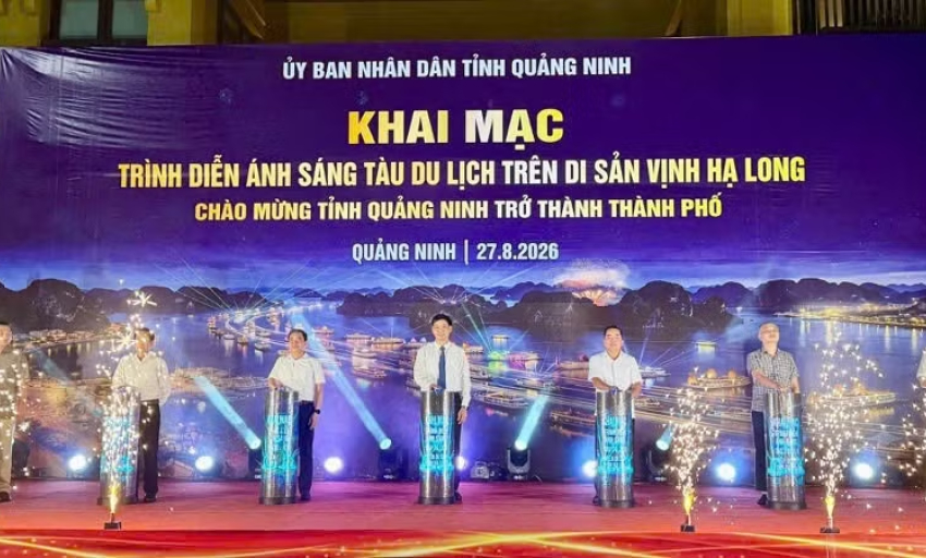 Khai mạc chương tr&igrave;nh tr&igrave;nh diễn &aacute;nh s&aacute;ng t&agrave;u du lịch tr&ecirc;n Di sản Vịnh Hạ Long
