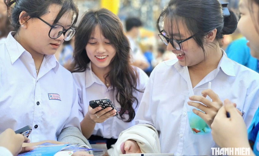 Kh&aacute;nh H&ograve;a ch&iacute;nh thức miễn ph&iacute; s&aacute;ch gi&aacute;o khoa từ năm học 2026 - 2027