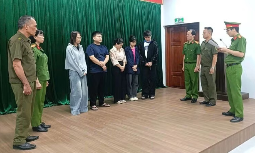 Khởi tố 5 đối tượng điều h&agrave;nh cơ sở spa lừa dối kh&aacute;ch h&agrave;ng