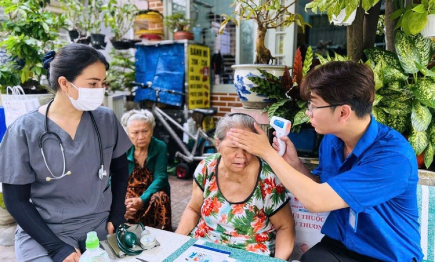 Kh&ocirc;ng đi được bệnh viện, đề xuất người bệnh được kh&aacute;m, chữa bệnh tại nh&agrave;, bảo hiểm y tế chi trả