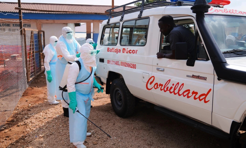 Lo ngại virus Ebola đột biến, CDC ch&acirc;u Phi tung chiến dịch 'g&otilde; cửa từng nh&agrave;'