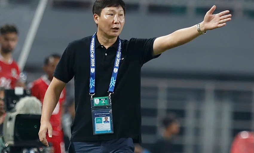 M&agrave;n tr&igrave;nh diễn cao tay của HLV Kim Sang Sik