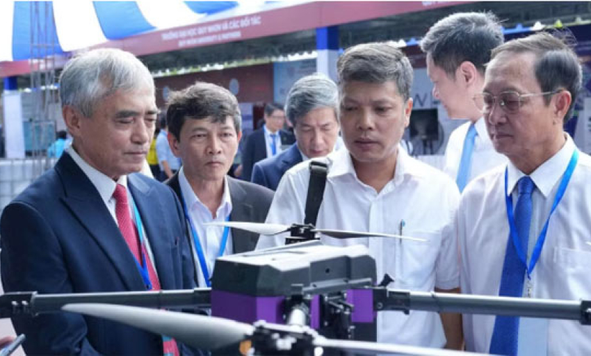 Ph&aacute;t triển kinh tế kh&ocirc;ng gian tầm thấp