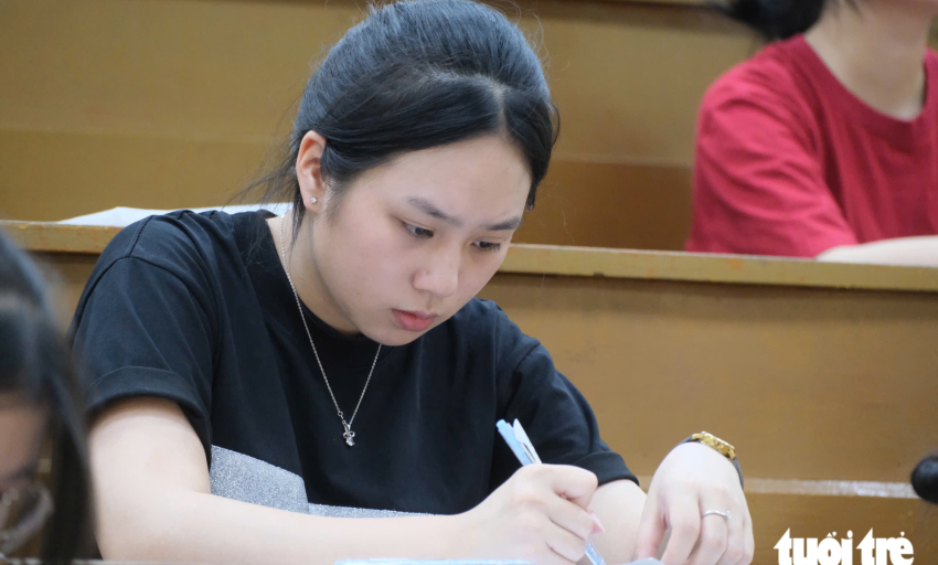 Ph&oacute; thủ tướng y&ecirc;u cầu r&agrave; so&aacute;t học ph&iacute; đại học: C&aacute;c trường đang thu bao nhi&ecirc;u?