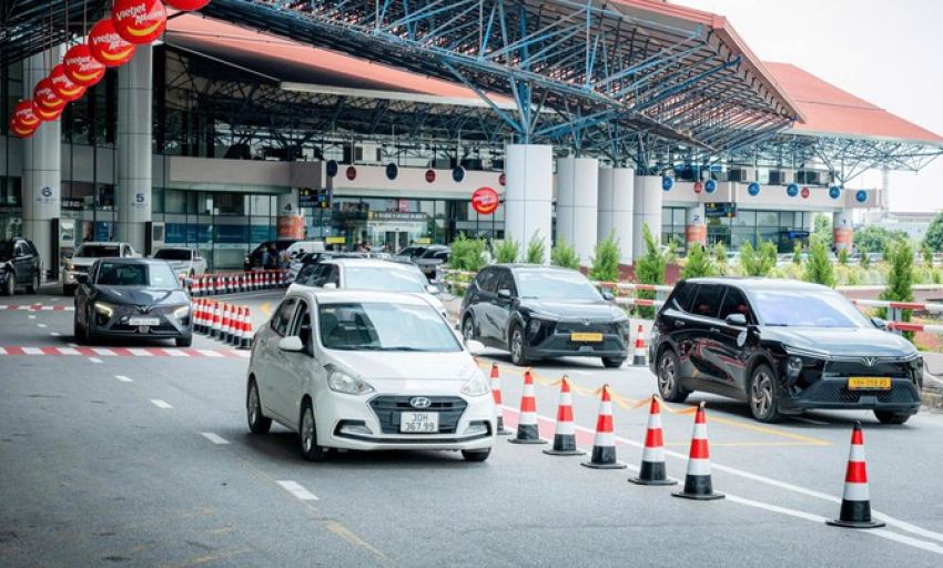 Điều chỉnh l&agrave;n đ&oacute;n xe c&ocirc;ng nghệ tại s&acirc;n bay Nội B&agrave;i