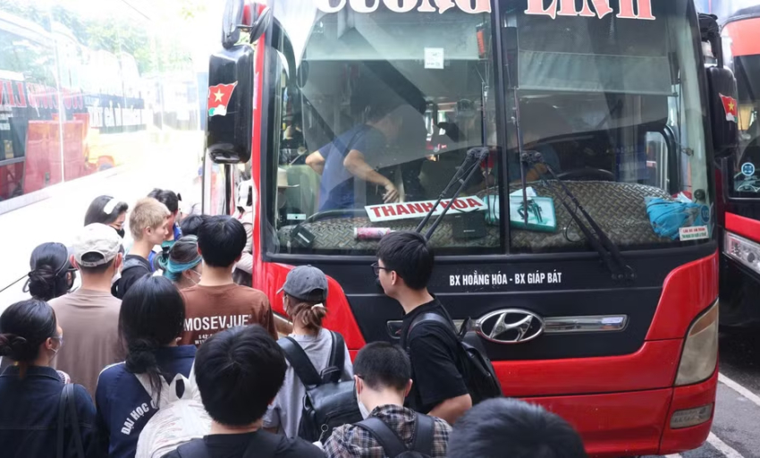 Sẵn s&agrave;ng phương tiện đ&aacute;p ứng lượng kh&aacute;ch tăng cao dịp nghỉ lễ