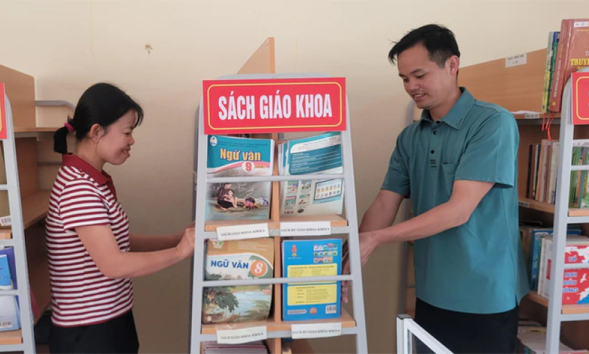 Thanh H&oacute;a cấp s&aacute;ch gi&aacute;o khoa miễn ph&iacute; cho học sinh 6 x&atilde; bi&ecirc;n giới