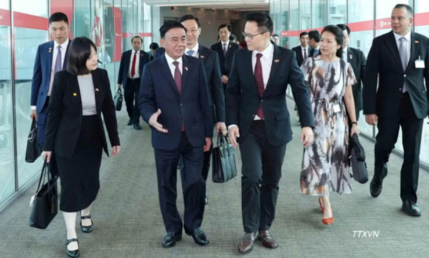 Thường trực Ban B&iacute; thư Trần Cẩm T&uacute; bắt đầu thăm ch&iacute;nh thức Cộng h&ograve;a Singapore