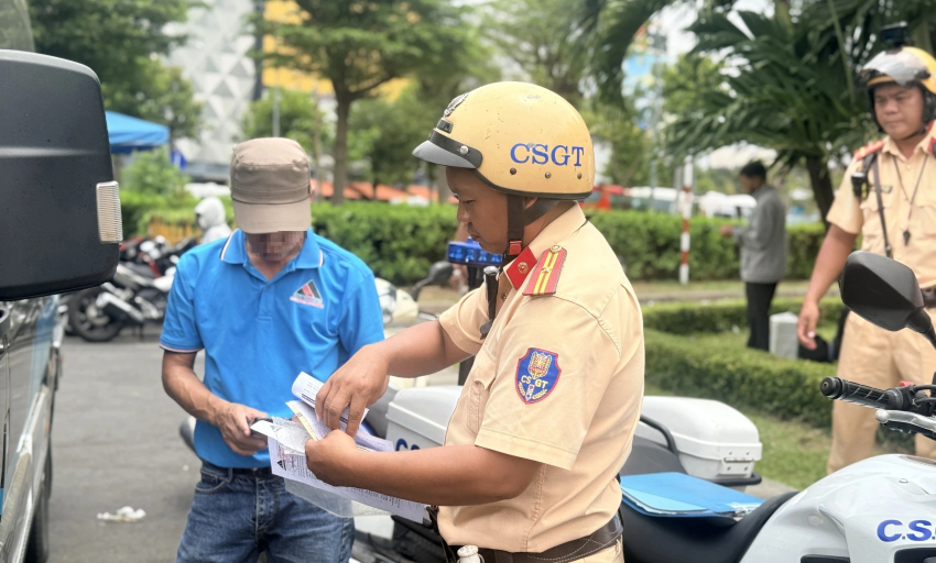 Từ 15.8, những lỗi vi phạm giao th&ocirc;ng v&agrave; mức phạt mới người d&acirc;n cần biết