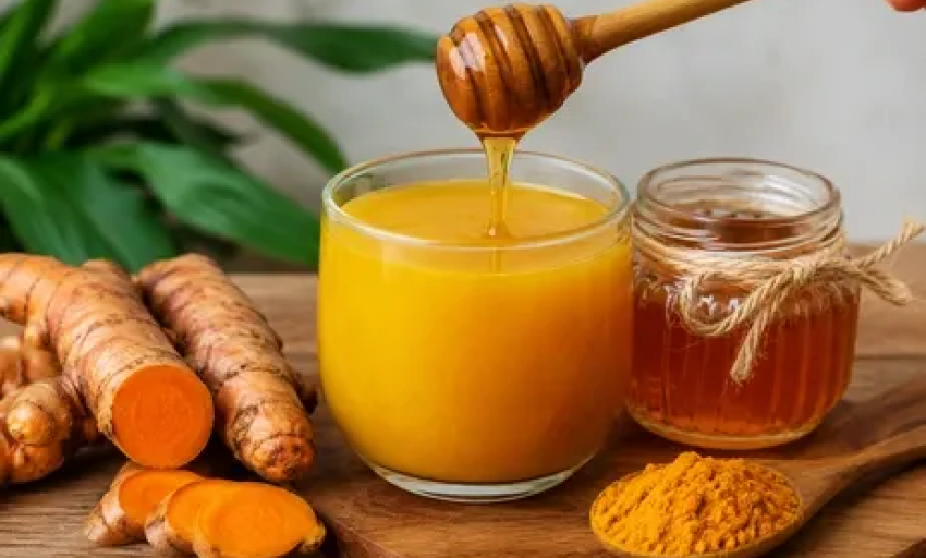 Uống nghệ pha mật ong l&uacute;c đ&oacute;i: Tốt hay hại với người đau dạ d&agrave;y?