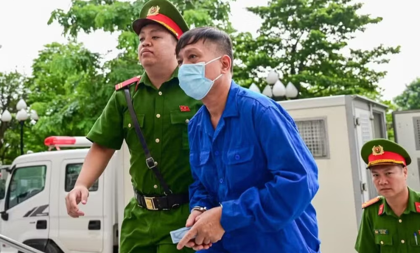 X&eacute;t xử sơ thẩm cựu Thứ trưởng Nguyễn B&aacute; Hoan v&agrave; 27 bị c&aacute;o
