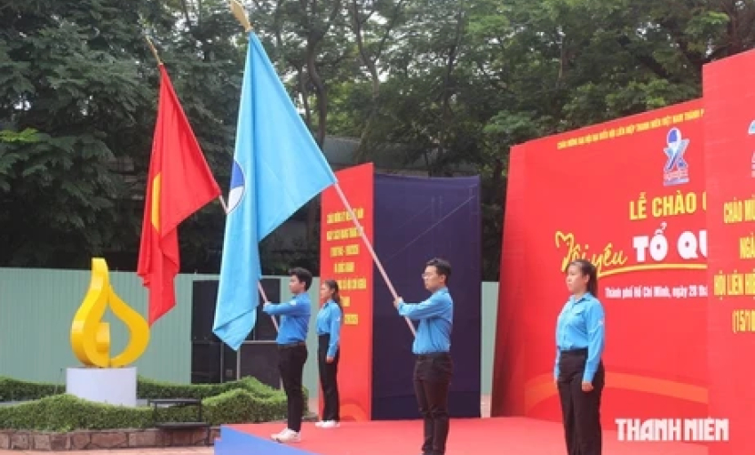 X&uacute;c động Lễ ch&agrave;o cờ &lsquo;T&ocirc;i y&ecirc;u Tổ quốc t&ocirc;i&rsquo; tại c&ocirc;ng vi&ecirc;n L&ecirc; Thị Ri&ecirc;ng