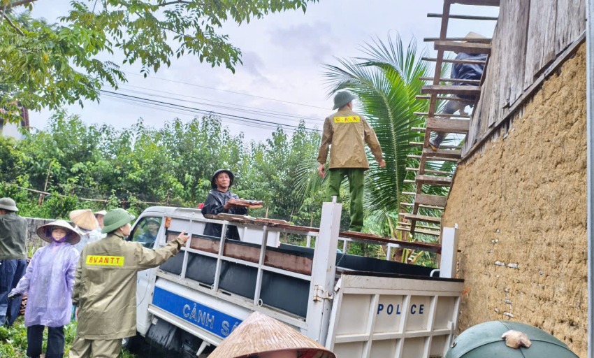 Chung tay x&oacute;a nh&agrave; tạm, g&oacute;p phần lan tỏa tinh thần v&igrave; nh&acirc;n d&acirc;n phục vụ
