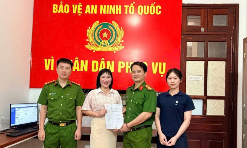 C&ocirc;ng an phường Chũ kịp thời hỗ trợ x&aacute;c minh, ho&agrave;n trả 1,62 tỷ đồng chuyển nhầm