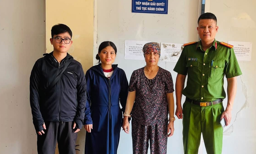 C&ocirc;ng an phường Tam Sơn hỗ trợ, x&aacute;c minh, t&igrave;m người th&acirc;n gi&uacute;p b&agrave; đi lạc