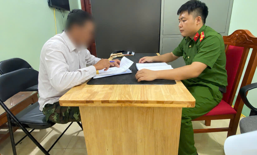 C&ocirc;ng an x&atilde; Bi&ecirc;n Sơn xử phạt vi phạm h&agrave;nh ch&iacute;nh trường hợp b&igrave;nh luận th&ocirc;ng tin sai sự thật tr&ecirc;n kh&ocirc;ng gian mạng