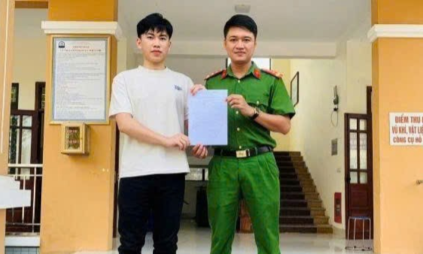 C&ocirc;ng an x&atilde; L&acirc;m Thao tiếp nhận đơn t&igrave;nh nguyện thực hiện nghĩa vụ tham gia C&ocirc;ng an nh&acirc;n d&acirc;n năm 2027