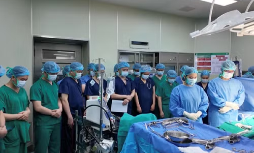 Giữa mất m&aacute;t, người mẹ quyết định hiến tạng con trai cứu nhiều người