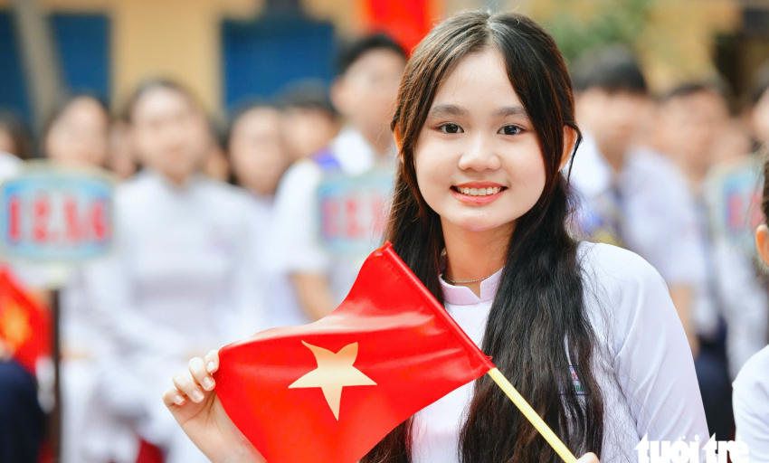 Học sinh cả nước rạng ngời v&agrave;o năm học mới: 'Hồi hộp xen lẫn niềm vui'
