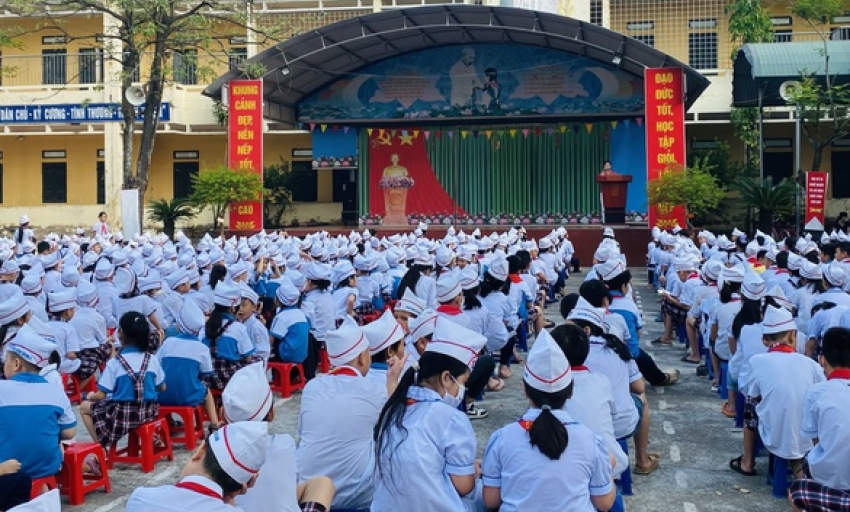 Hướng dẫn ch&iacute;nh s&aacute;ch với hiệu trưởng, ph&oacute; hiệu trưởng khi sắp xếp trường học