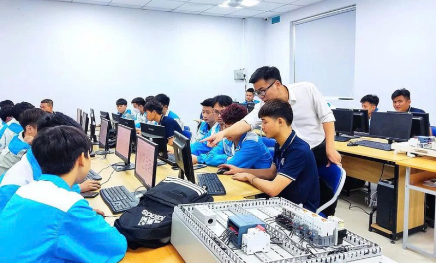 Linh hoạt phương thức đ&agrave;o tạo, đẩy mạnh chuyển đổi số trong gi&aacute;o dục nghề nghiệp