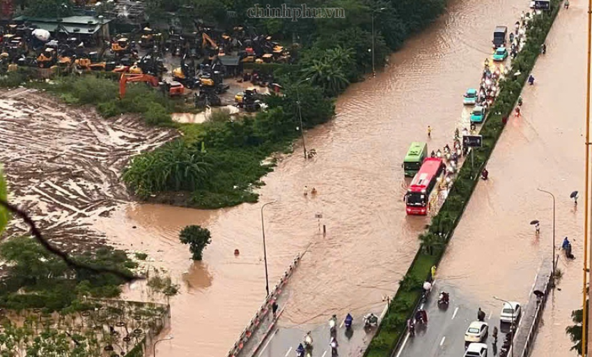 Mưa lũ g&acirc;y ngập s&acirc;u, nhiều s&ocirc;ng vượt b&aacute;o động 3
