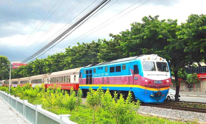 Ngừng chạy nhiều chuyến t&agrave;u do mưa lũ đến ng&agrave;y 19/9