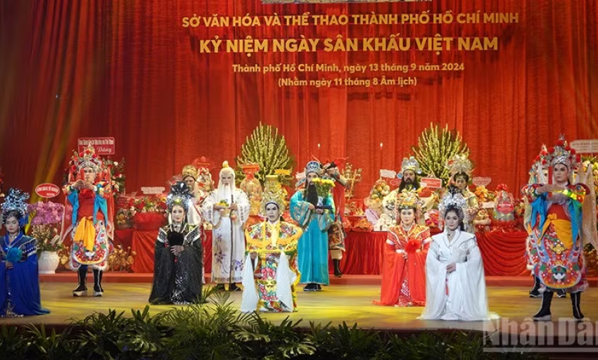 Nh&agrave; h&aacute;t nghệ thuật H&aacute;t bội Th&agrave;nh phố Hồ Ch&iacute; Minh tham gia Festival Thăng Long-H&agrave; Nội lần thứ II