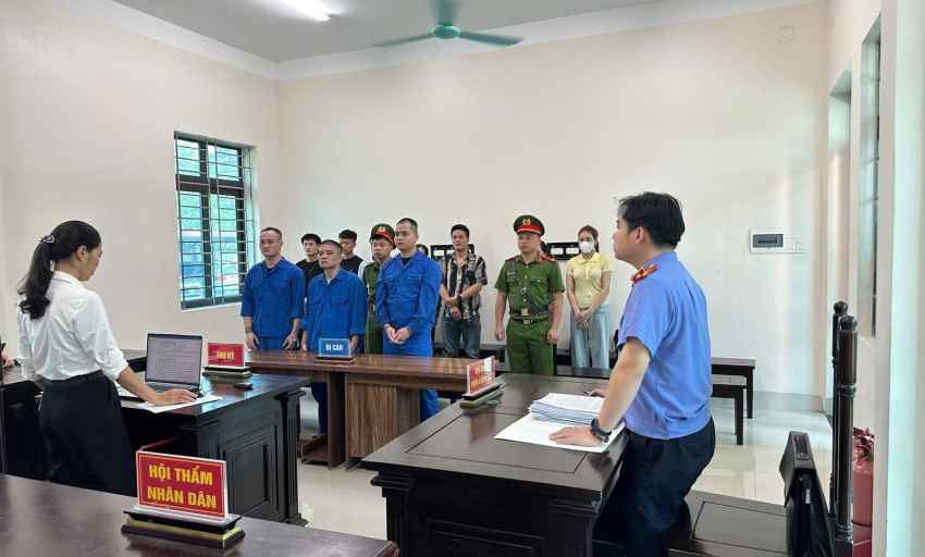 Ph&acirc;n trại tạm giam Thuận Th&agrave;nh phối hợp To&agrave; &aacute;n nh&acirc;n d&acirc;n khu vực 9 Bắc Ninh đưa vụ &aacute;n &ldquo;Tổ chức sử dụng tr&aacute;i ph&eacute;p chất ma tu&yacute;&rdquo; đối với 03 bị c&aacute;o ra x&eacute;t xử.