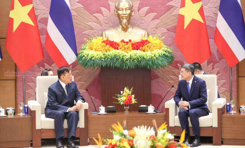 Thủ tướng Ch&iacute;nh phủ L&ecirc; Minh Hưng hội kiến Nh&agrave; Vua Th&aacute;i Lan