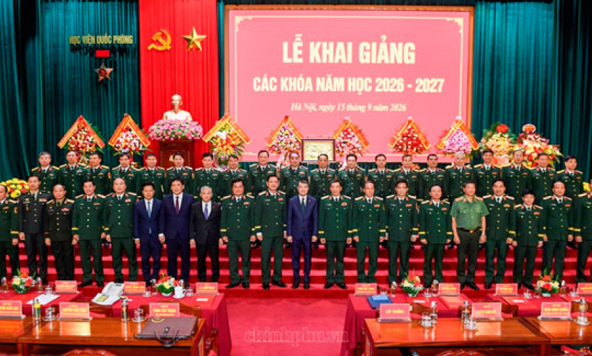 Thủ tướng: Phải chuẩn bị khả năng ứng ph&oacute; với những t&igrave;nh huống chưa c&oacute; tiền lệ về qu&acirc;n sự - quốc ph&ograve;ng