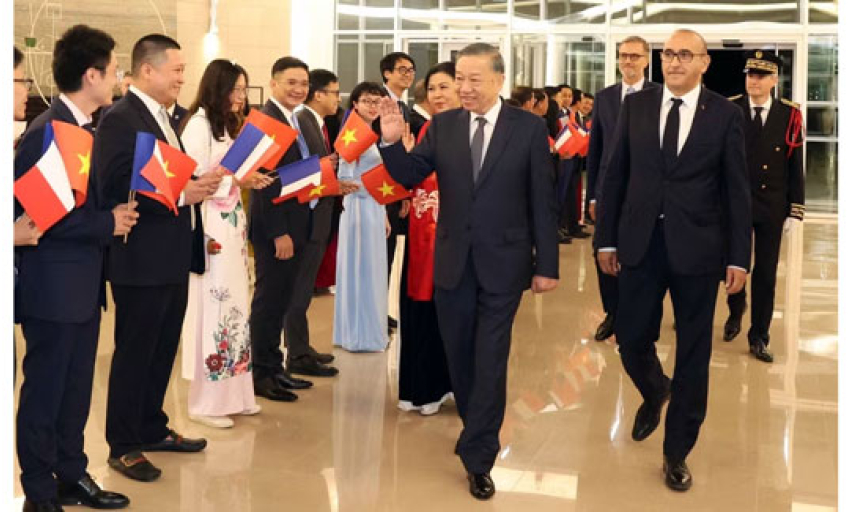 Tổng B&iacute; thư, Chủ tịch nước T&ocirc; L&acirc;m bắt đầu thăm ch&iacute;nh thức Cộng h&ograve;a Ph&aacute;p v&agrave; dự Hội nghị Thượng đỉnh Kh&ocirc;ng gian vũ trụ tại Paris