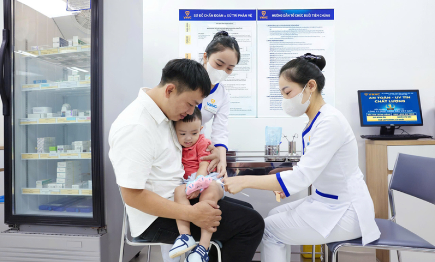 Việt Nam đ&atilde; c&oacute; vaccine tay ch&acirc;n miệng cho trẻ từ 2 th&aacute;ng tuổi