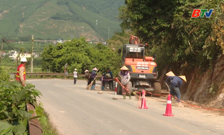 Bảo đảm an to&agrave;n giao th&ocirc;ng tại những điểm thi c&ocirc;ng xử l&yacute; khẩn cấp 