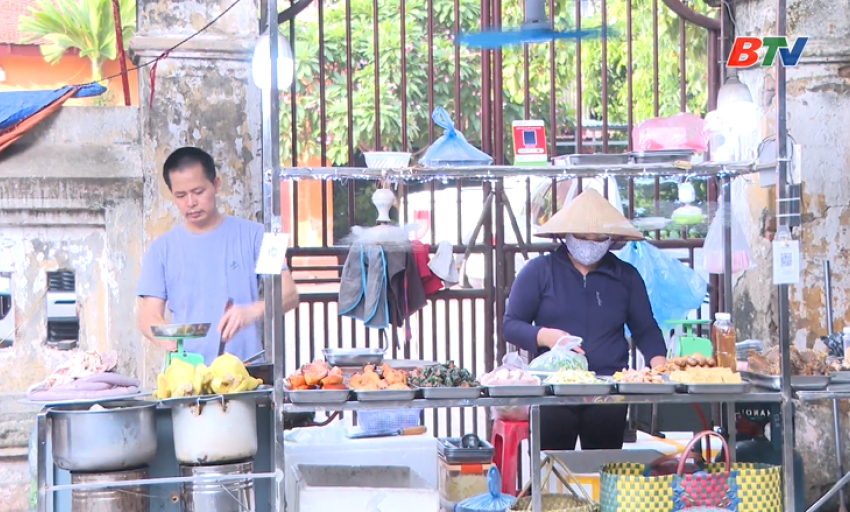 Chống bu&ocirc;n lậu: L&agrave;m g&igrave; để quản l&yacute; an to&agrave;n thực phẩm thức ăn đường phố