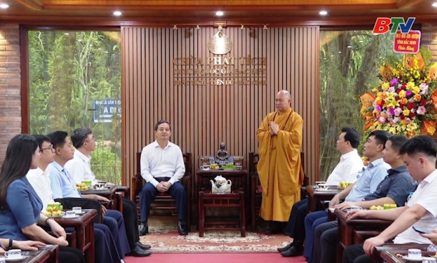 Chủ tịch UBND tỉnh ch&uacute;c mừng lễ Vu Lan tại ch&ugrave;a Phật T&iacute;ch 