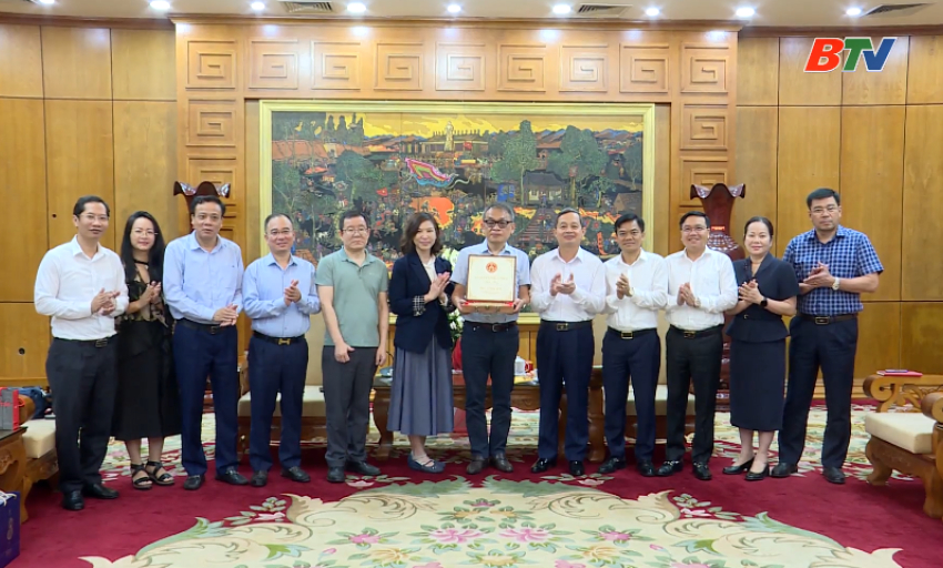 Chủ tịch UNND th&agrave;nh phố l&agrave;m việc với C&ocirc;ng ty TNHH khoa học kỹ thuật AVC Việt Nam 