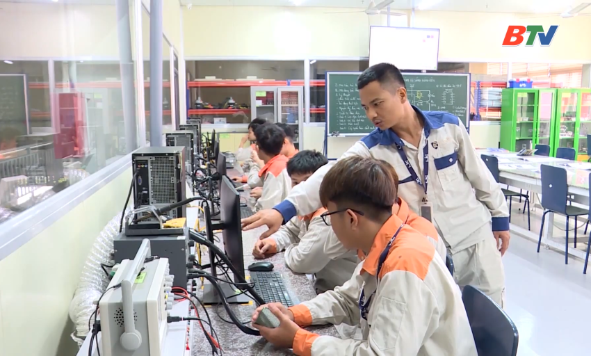 Đ&agrave;o tạo nguồn nh&acirc;n lực chất lượng cao cho th&agrave;nh phố trực thuộc Trung ương 
