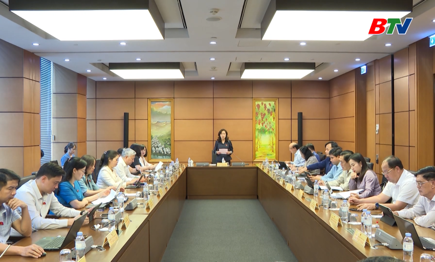 Quốc hội thảo luận tại tổ về c&aacute;c dự &aacute;n Luật