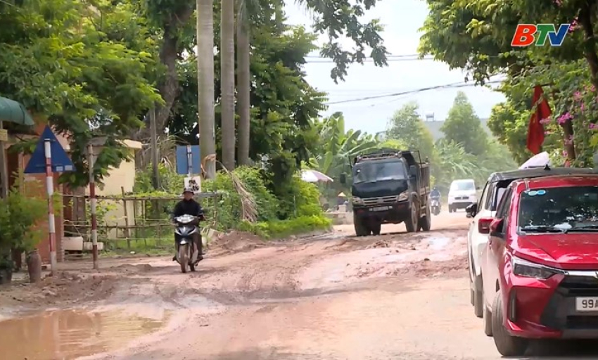 Đường Phạm Quang Tiến, x&atilde; Lương T&agrave;i &ldquo;k&ecirc;u cứu&rdquo; trước ng&agrave;y khai trường