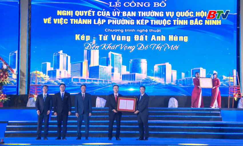 K&eacute;p đ&oacute;n nhận Nghị quyết th&agrave;nh lập phường