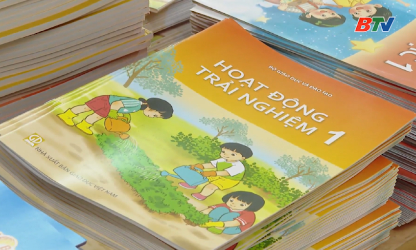 Kh&ocirc;ng để thiếu s&aacute;ch gi&aacute;o khoa l&agrave;m gi&aacute;n đoạn việc dạy v&agrave; học 