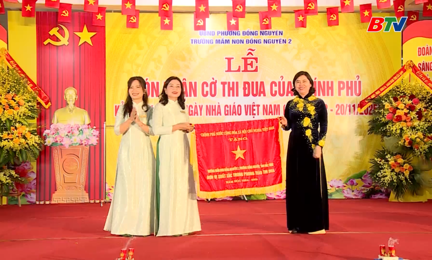 Phó Chủ tịch Thường trực HĐND tỉnh dự Lễ đón nhận cờ thi đua của Chính phủ tại trường mầm non Đồng Nguyên 2